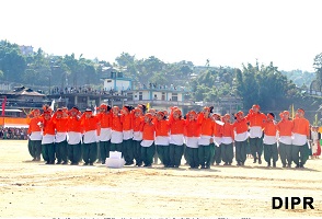 The Governor of Arunachal Pradesh Shri JP Rajkhowa presenting the �Best March Contingent� award during 67th Republic day celebration at Indira Gandhi Park, Itanagar on 26th January 2016.